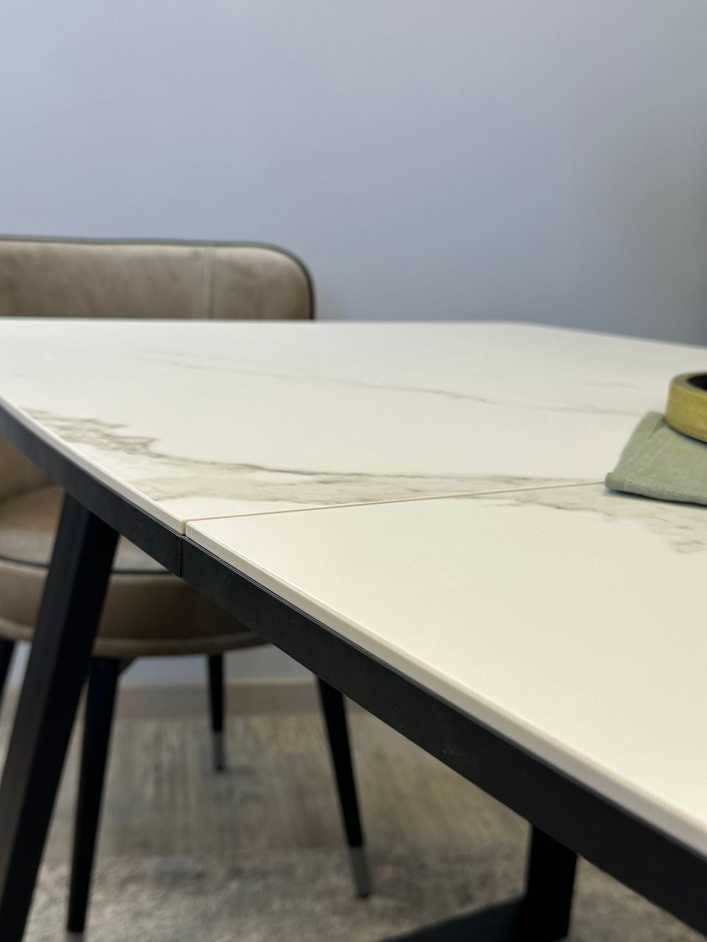 Стол KENNER AZ1400 черный/керамика белая