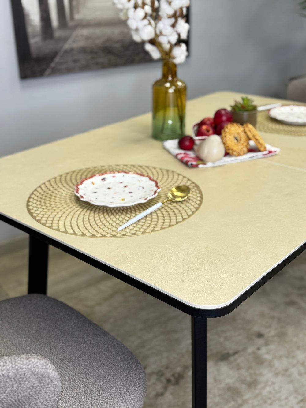 Стол KENNER AK900 черный/OKARA LIGHT YELLOW