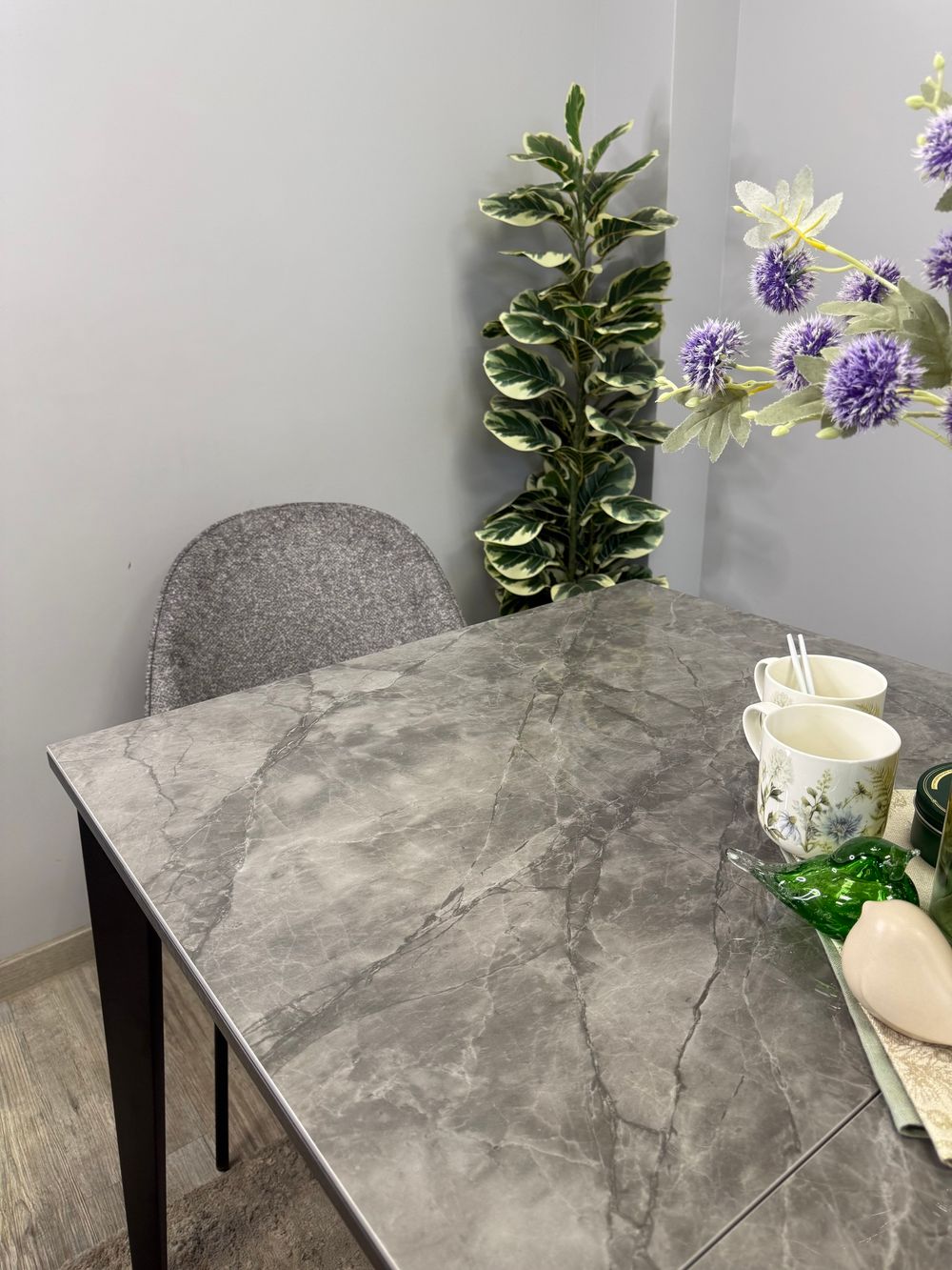 Стол KENNER KR1400 черный/керамика мрамор серый глянец