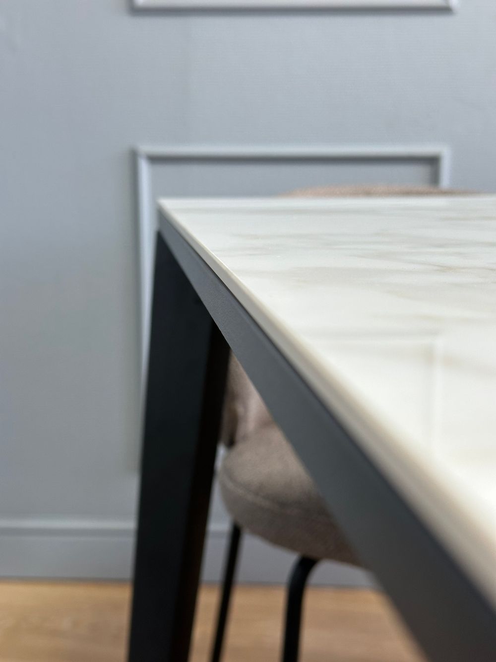 Стол KENNER KR1200 черный/керамика мрамор белый глянец