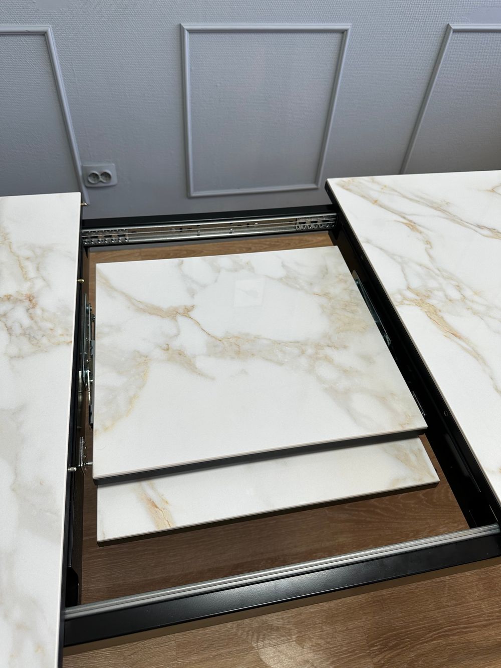 Стол KENNER KR1200 черный/керамика мрамор белый глянец