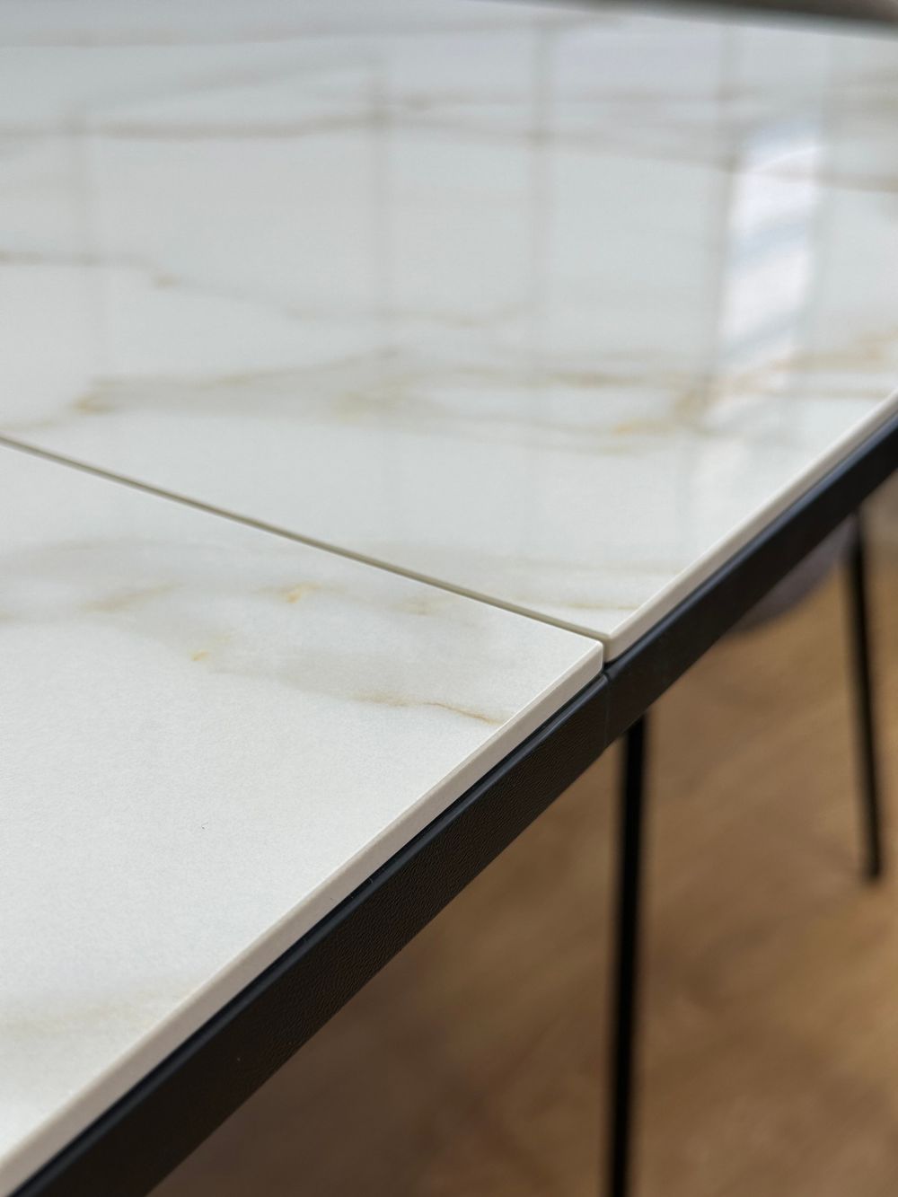 Стол KENNER KR1200 черный/керамика мрамор белый глянец