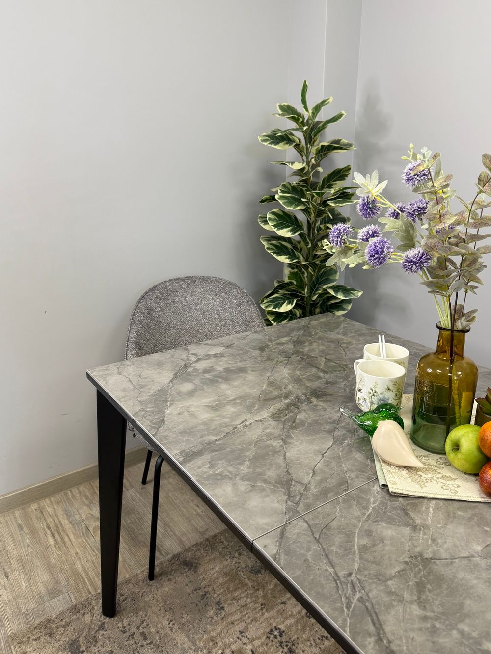 Стол KENNER KR1400 черный/керамика мрамор серый глянец