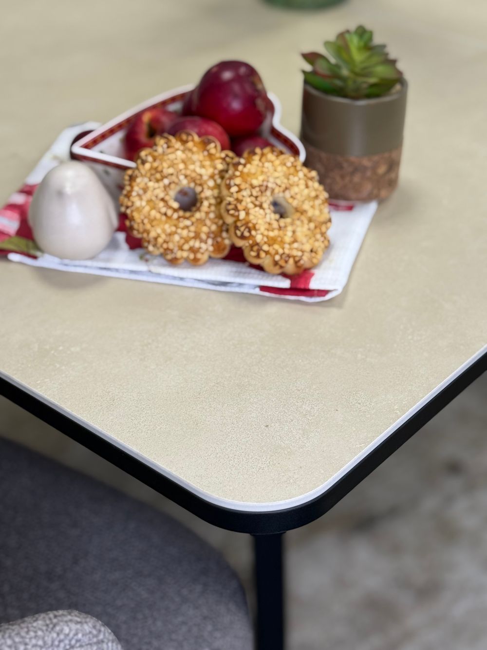 Стол Kenner AK1200, черный/керамика OKARA LIGHT YELLOW арт.170185